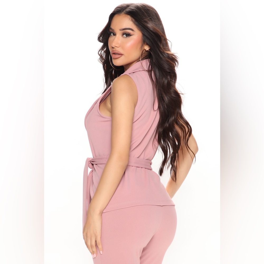 Cute business pink jumpsuit. - Picture 2 of 4